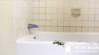 Pooping blue knickers then inserting shit in pussy