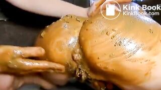 Her dirty guts are fisted by a friend !