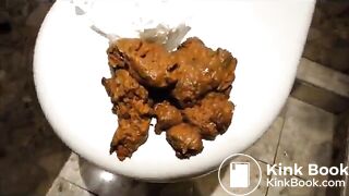 Unkown Blonde shits on toilet Lid