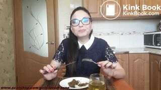 Woman Eat Her Own Poop [Scat/Pooping]
