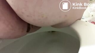 Fat Girl Struggles to Shit