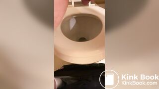 Taking a nice shit!