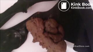 Cassie shits in black panties