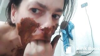 Amateur woman eating shit from the box - Scat Fan Club