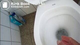 enema gegen die Wand gespritzt