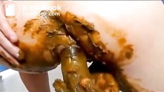 Russian masterbates with shit