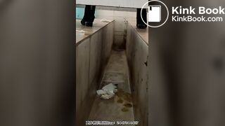 The girl defecated heavily in the toilet 3