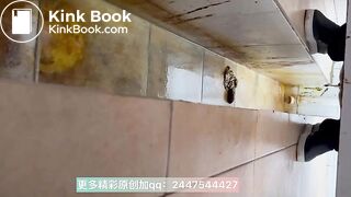 The girl defecated heavily in the toilet 2