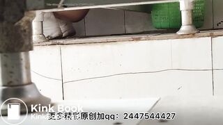 The girl defecated heavily in the toilet 3