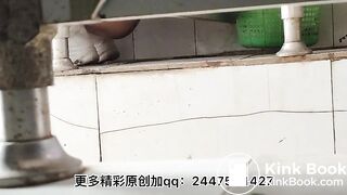 The girl defecated heavily in the toilet 3