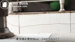 The girl defecated heavily in the toilet 3