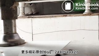 The girl defecated heavily in the toilet 3