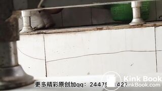 The girl defecated heavily in the toilet 3