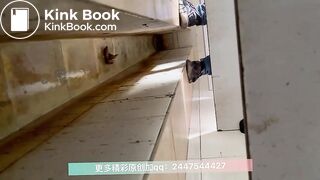 The girl defecated heavily in the toilet 2