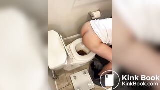 Str8 Army Vet Hover Dumps in Toilet
