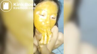 dirty teen scat girl eating shit in the toilet