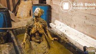 Cleaning ends in a mess - girl falls in to cowshit