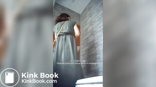 Beautiful girls pee and shit 33