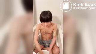 Asian guy's first scat video (Part 1)