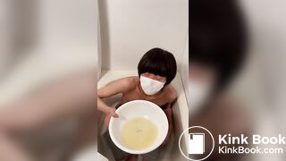 Asian guy's self piss drinking