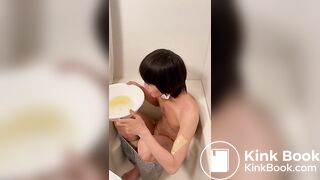 Asian guy's self piss drinking