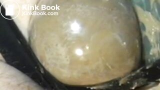 Stotende dildo neukt de darmen uit mijn reet