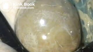 Stotende dildo neukt de darmen uit mijn reet