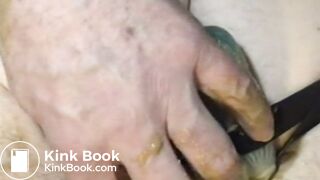 Stotende dildo neukt de darmen uit mijn reet