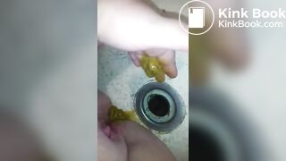 fat slut tries rubbing scat in pussy