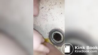 fat slut tries rubbing scat in pussy