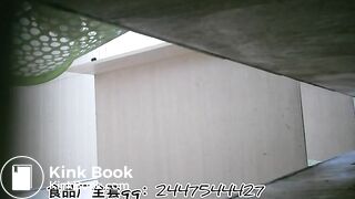 The girl excreted a lot in the toilet 002