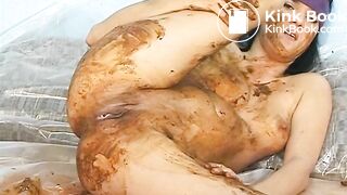 Nasty Scat Girl Covers Herself in Her Own Shit