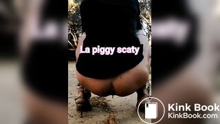 La piggy shitting