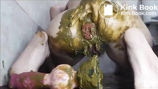 Scat Hottie Toy Fucks Her Shitty Arse to Prolapse