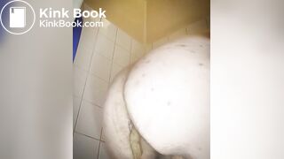 Fat Bear pressing out shit