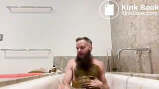 hot bearded dude shits and smears himself in the b
