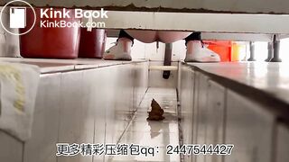 The girl excreted a lot in the toilet 003
