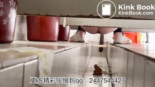 The girl excreted a lot in the toilet 003