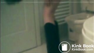 Young babe gives a pee and poop