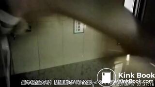 Chinese women poop in toilets3