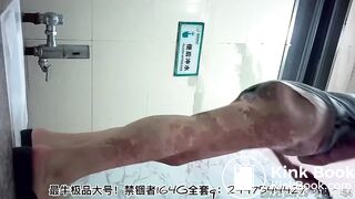 Chinese women poop in toilets3