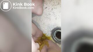 Teen rubs shit in pussy for the first time