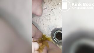Teen rubs shit in pussy for the first time