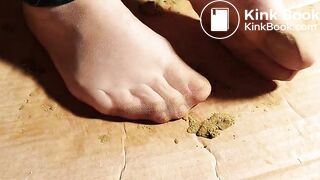 Messy Nylons Scat Feets Zoom