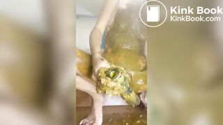 Scat self smearing and eat