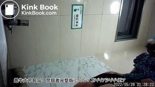 Chinese women poop in toilets 2