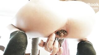 Fingering her Ass while Pooping