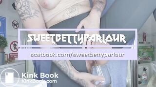 Sexy Ghost Babe SCAT Madness!