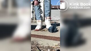 Crappy walk in Women’s Sneakers