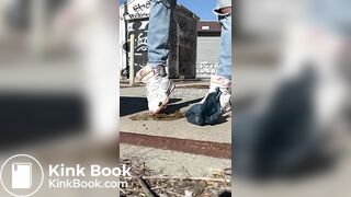 Crappy walk in Women’s Sneakers